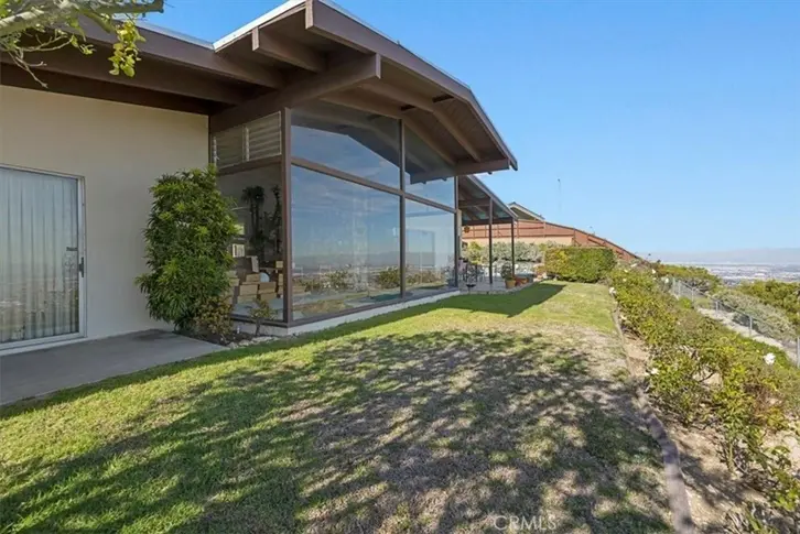 $1.8M Home With Vaulted Ceilings In Palos Verdes Is A Fixer Upper